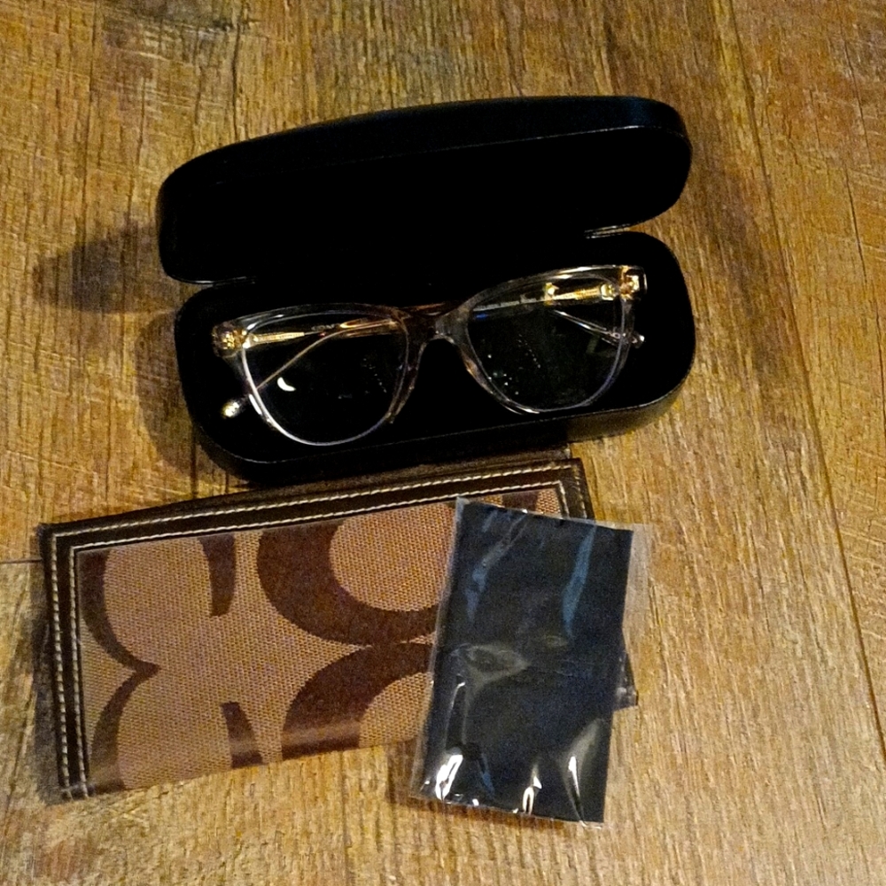Coach  vintage rose frames with case and cleaning cloth /ck book cover 🤎